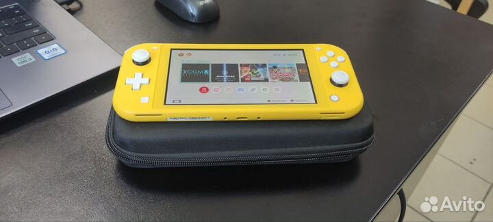 Nintendo switch lite с чехлом и картой памяти