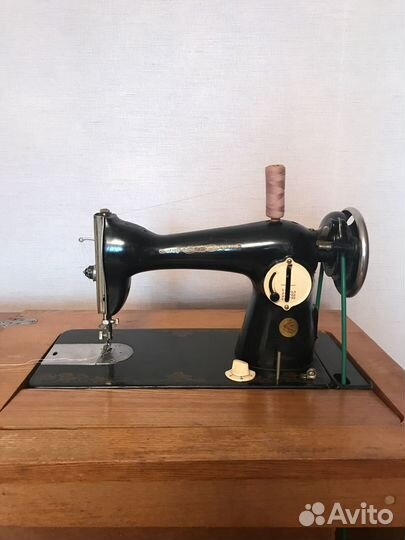Швейная машинка подольская ножная с тумбой