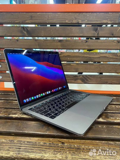 Apple MacBook Pro 13 2017 touch bar