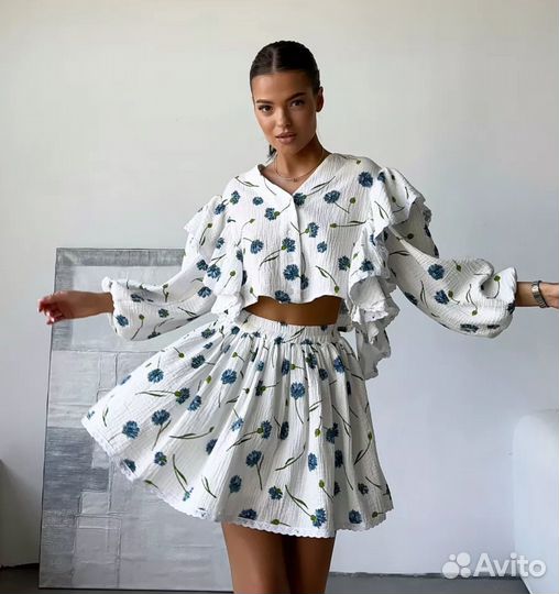 Костюм женский с юбкой