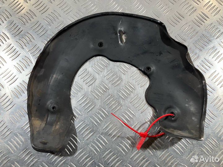 Тормозной щиток правый Audi A8 D4/4H 2012