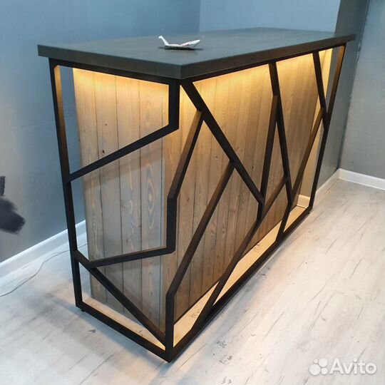 Стойка ресепшн в стиле лофт