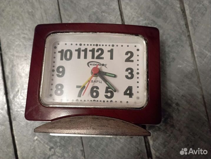 Часы настольные будильник