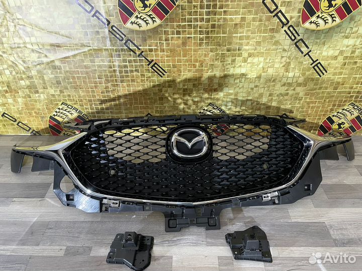 Решетка радиатора на Mazda CX-4 новая оригинал 19+