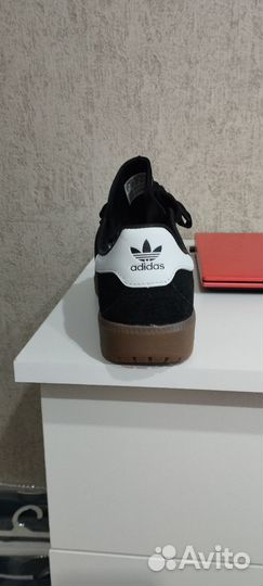 Кроссовки adidas