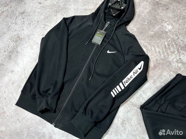 Спортивные костюмы Nike