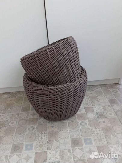 Кашпо из искусственного ротанга
