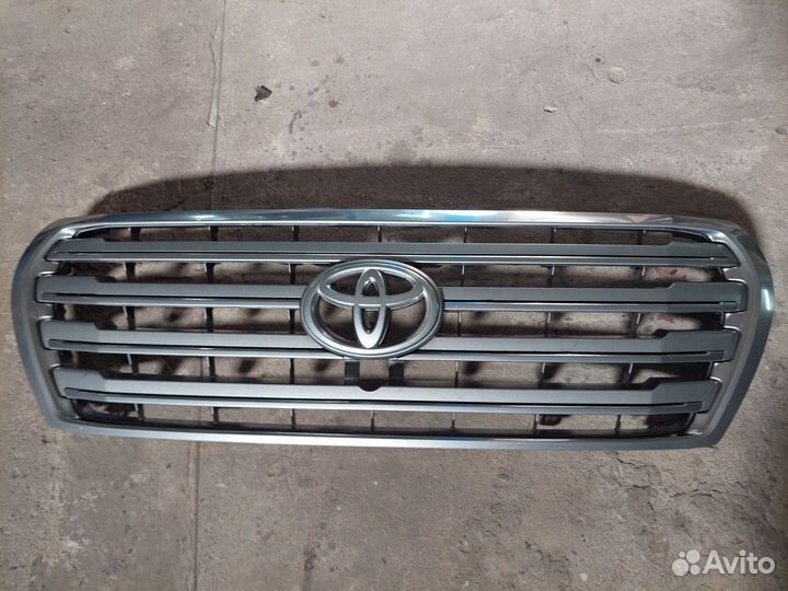 Решетка радиатора Toyota Land Cruiser 200