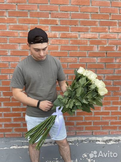 Розы эквадор премиум белые красные с доставкой