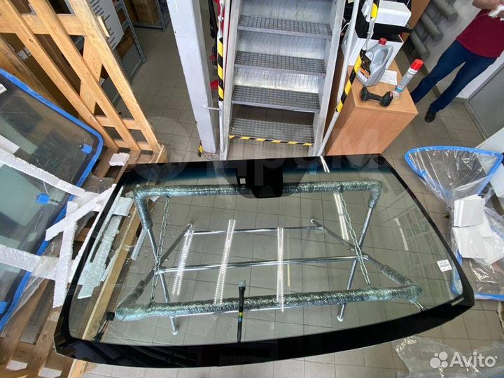 Лобовое стекло LexusLX450/LX570 56101-6A962