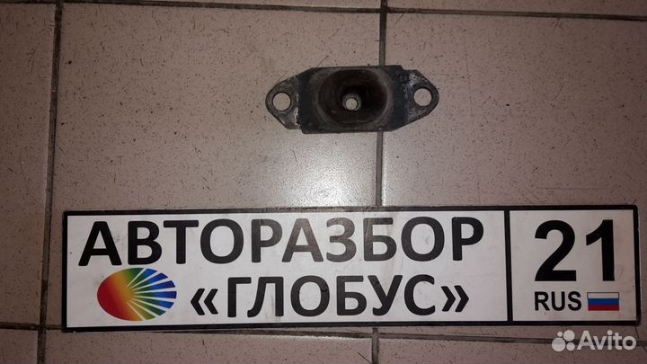 Опора двигателя левая Nissan