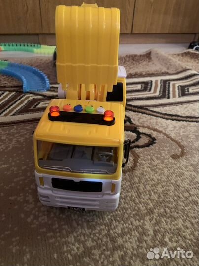 Экскаватор игрушка