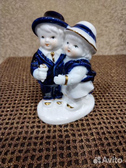 Статуэтка фарфоровая