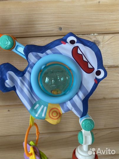 Дуга с игрушками