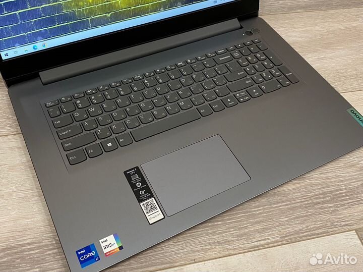 Новый Lenovo 17,3 i7-1165G7 / 8gb / SSD nwme