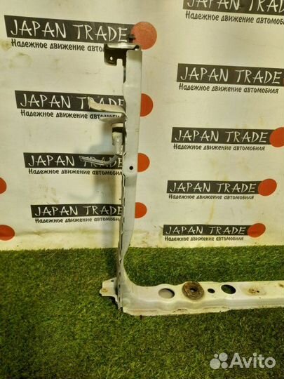 Рамка радиатора Toyota Auris ZRE151 1zrfe 2007