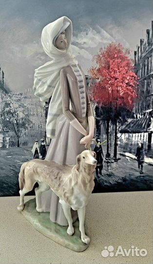 Фарфоровая статуэтка Лладро Дама с борзой