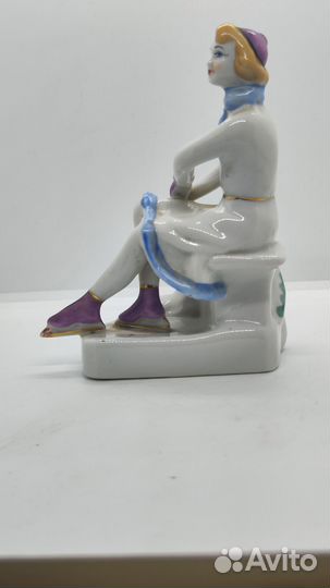 Статуэтка Фигуристка на камне 15см