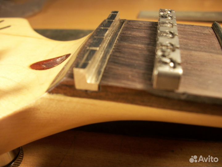 Для гитары и баса бронзовый порожек