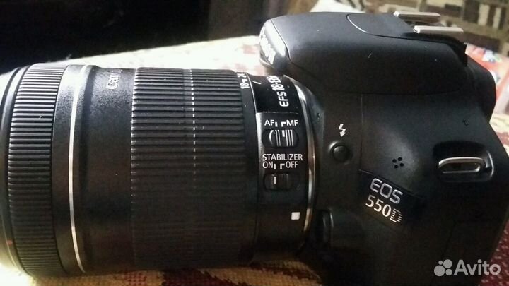 Фотопарат Canon EOS 550D