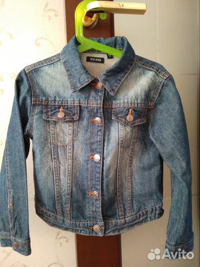 Джинсовая куртка и джинсы