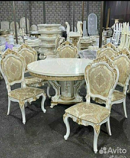 Стол и стулья