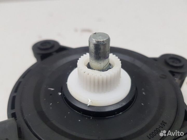 Моторчик стеклоподъемника задний правый