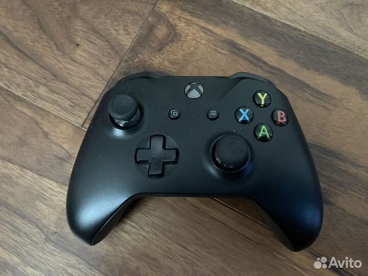 Xbox one x 1Tb + черный геймпад + игра fifa 18