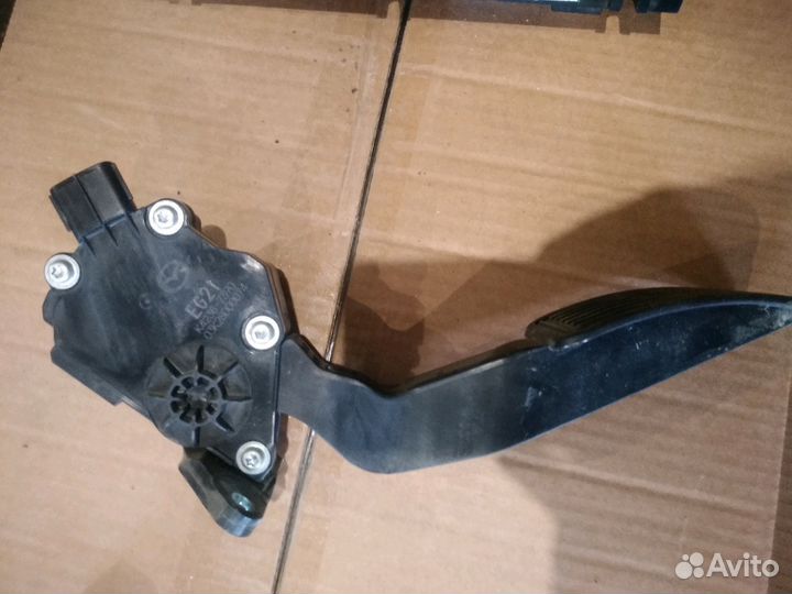 Педаль газа Mazda cx-7 2008 год