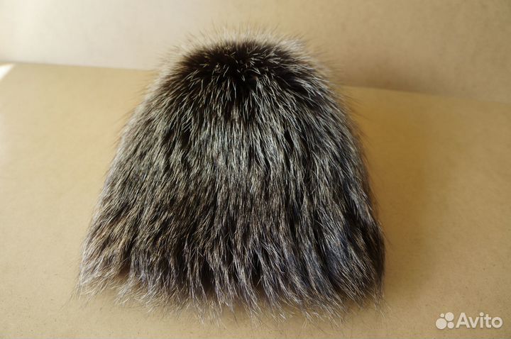 Женская шапка. Мех крашенный песец, на вязаной ос