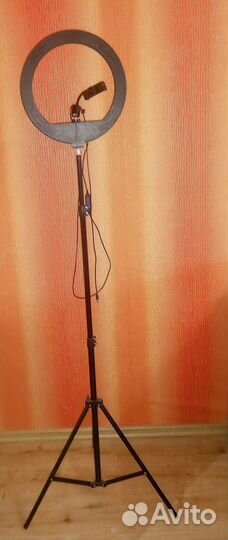 Кольцевая лампа со штативом