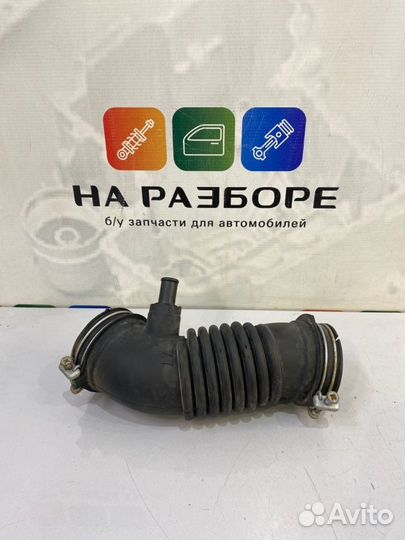 Патрубок воздушного фильтра Toyota Avensis T270