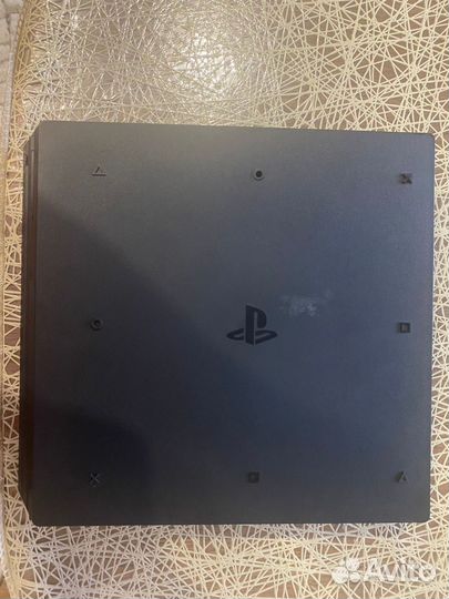 Ps4 pro в отличном состоянии (последняя ревизия)