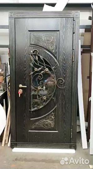 Дверь входная для частного дома