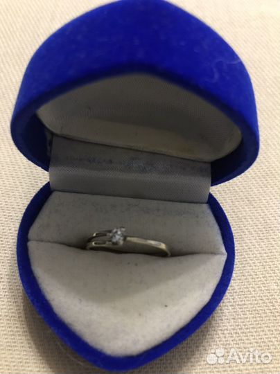 Золотое кольцо с бриллиантом 1 карат 17 размер