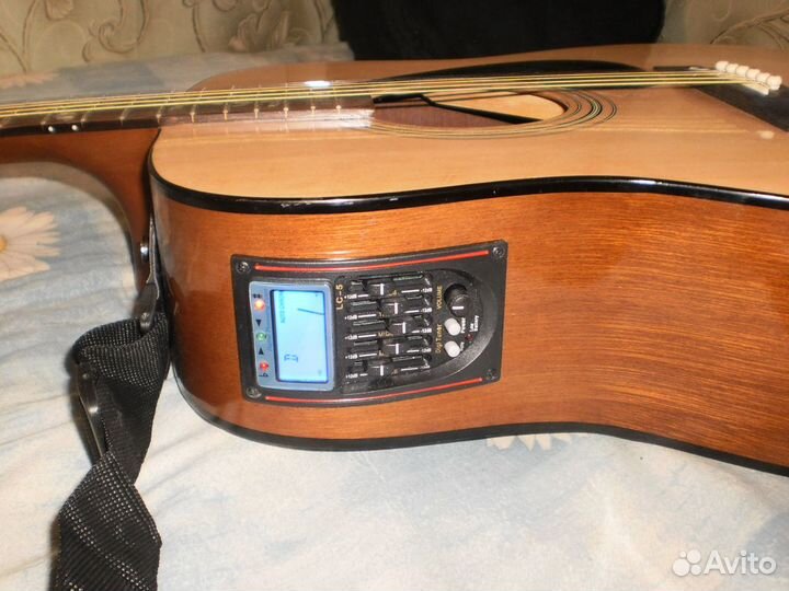 Эл/акустическая гитара Yamaha F-310 с компектом