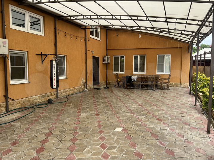 Дом 200 м² на участке 8 сот.