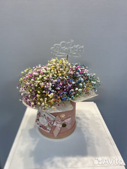 Цветы/коробка с гипсофилой/ гипсофила радужная