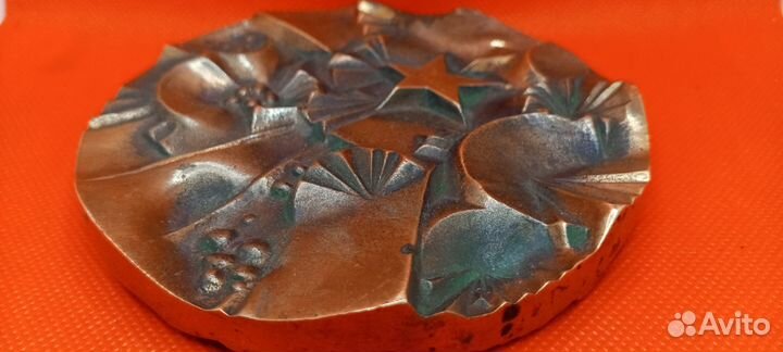 Бронзовая памятная скульптурная медаль30лет победы