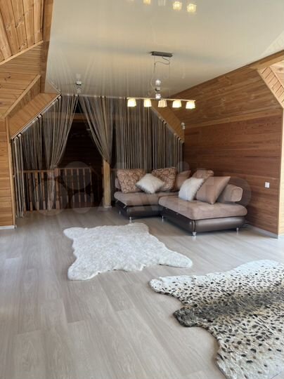 Коттедж 260 м² на участке 10 сот.