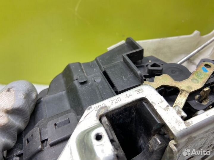 Замок двери передний правый Mercedes-Benz E-Class