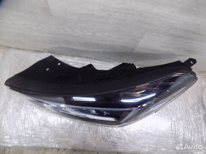 Фара левая Hyundai Tucson