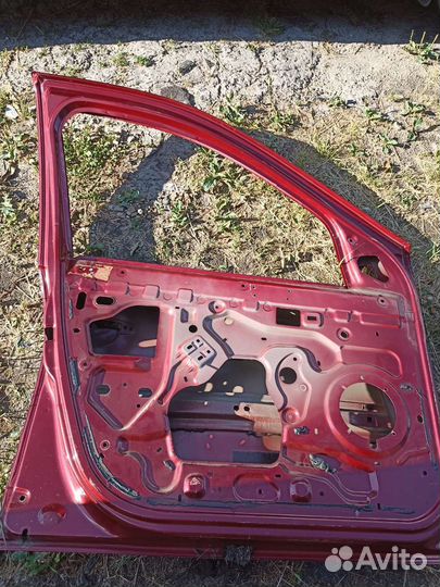 Дверь левая передняя Renault Sandero Stepway