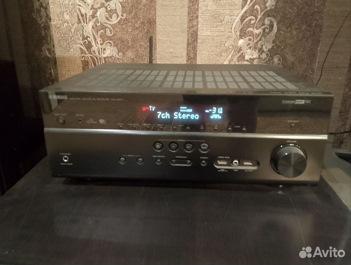 Yamaha RX-V677