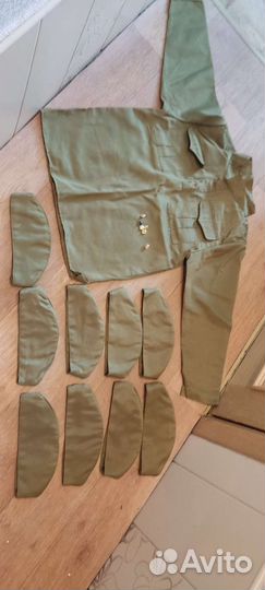 Военная форма и пилотки на 9 мая