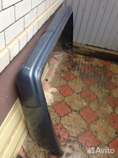 Продаю задний бампер для мерседеса 124