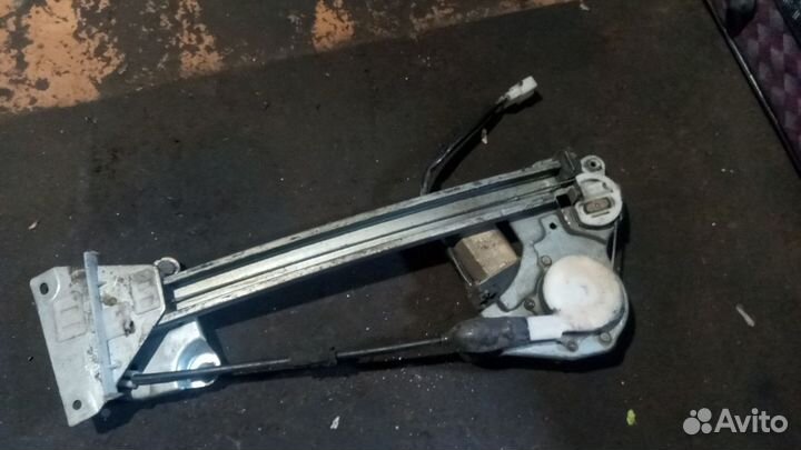 Стеклоподъемник задний левый Mazda 323 BA