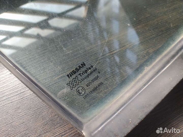 Стекло задней левой двери форточка Nissan Primera