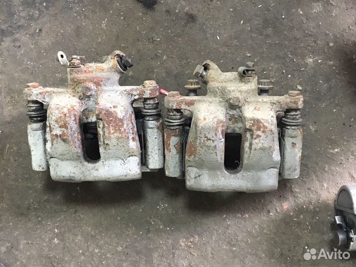 Суппорта задние Range Rover sport 2008 года