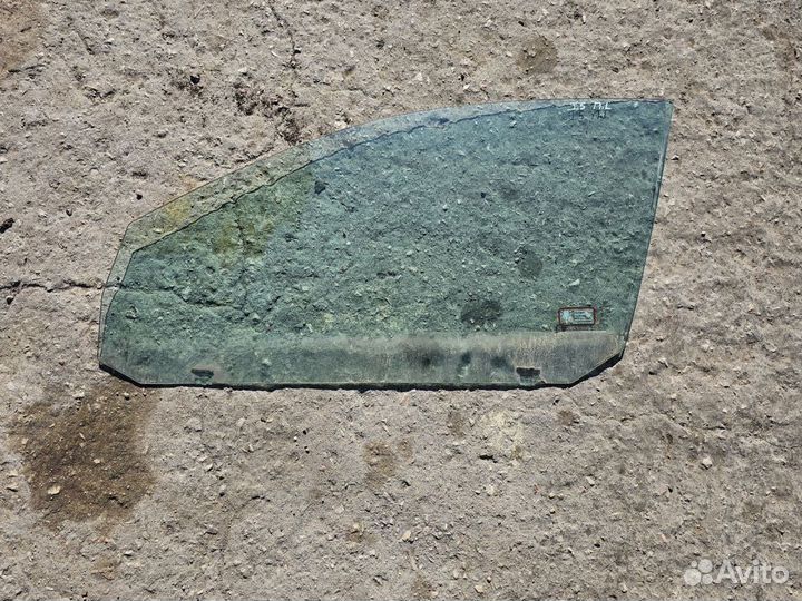 Стекло двери Volkswagen Golf V